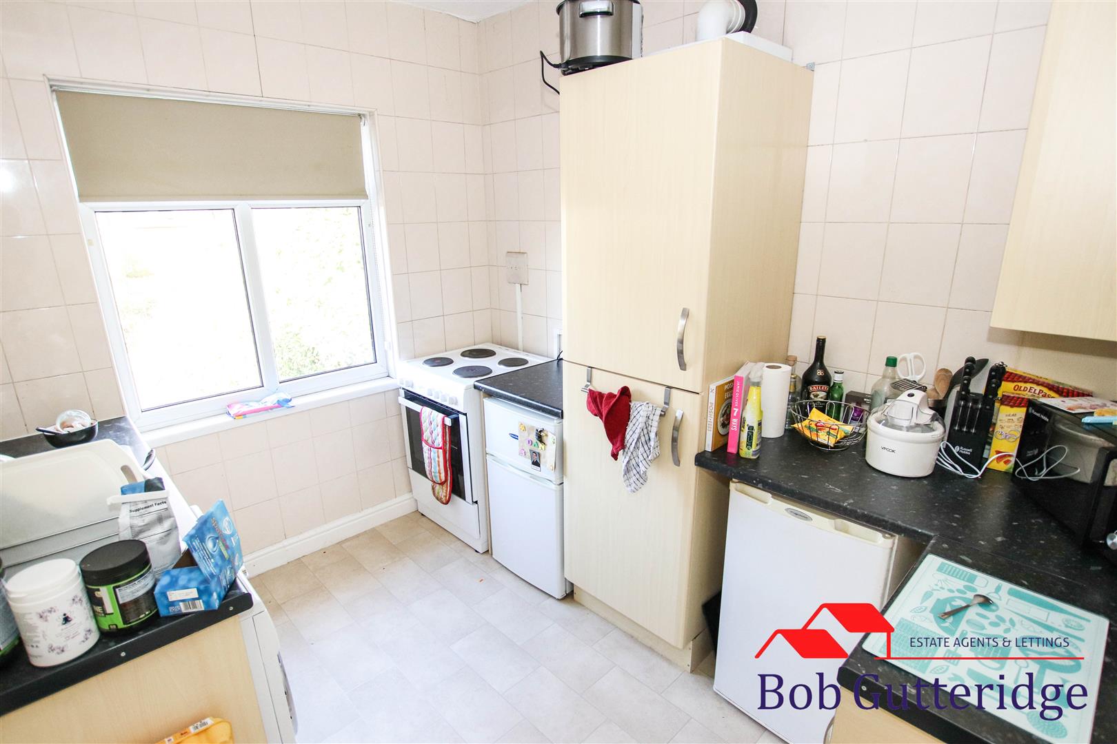 FITTED KITCHEN